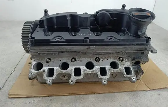 Volkswagen PASSAT B7 Engine head 