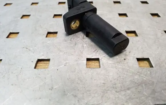 Chrysler 300 - 300C Crankshaft position sensor A6421530728
