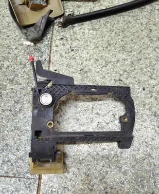 BMW 5 E39 Front door exterior handle/bracket 51218245352