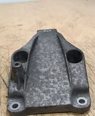 BMW 5 GT F07 Engine mounting bracket 2211677762304 22116777623 6777623