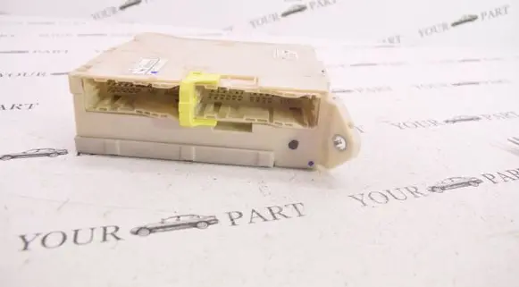 Lexus GS 300 350 430 450H Fuse module 82730-30631