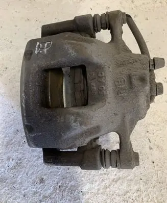 Toyota Auris E180 Front brake caliper