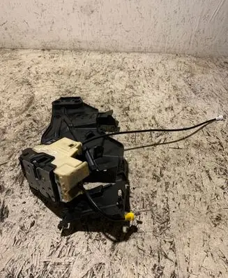Volvo XC40 Rear door lock 32131413