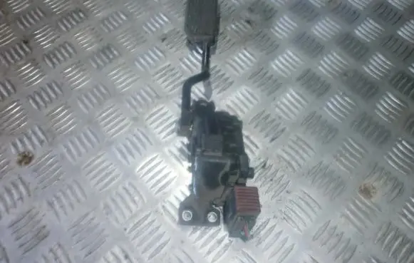 Nissan Almera N16 Accelerator throttle pedal 18002au400