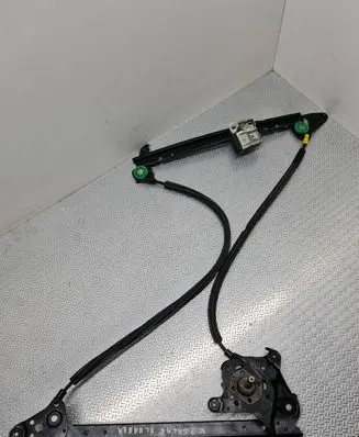 Rear door manual window regulator