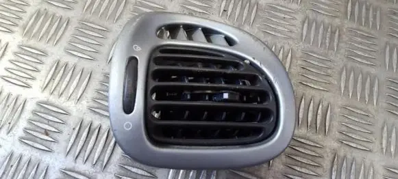 Citroen Xsara Picasso Dashboard side air vent grill/cover trim 9631280077
