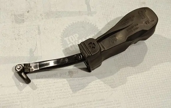 Porsche Cayenne (9Y0 9Y3) Front door check strap stopper 760837267