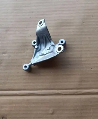 Subaru Forester SK Radiator mount bracket 31269AA160