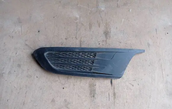 Volkswagen Jetta VI Front fog light trim/grill 5C6853665