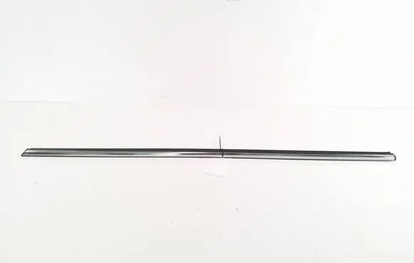 Mini One - Cooper Clubman R55 Front door glass trim molding 7146091