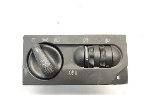 Volkswagen Golf III Light switch 1H6941531