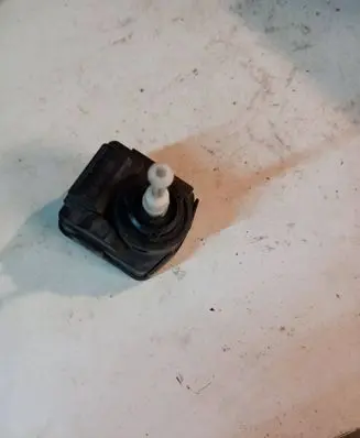 Headlight level adjustment motor