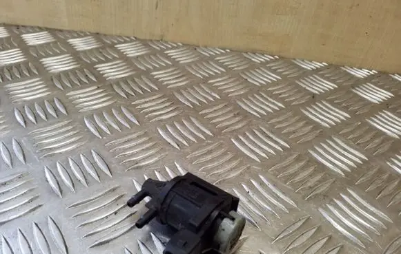 Vacuum valve