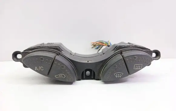 Ford Focus Windscreen/window heater switch 98AG19A945CF