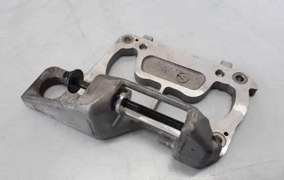 Volvo XC90 Engine mounting bracket 31459809