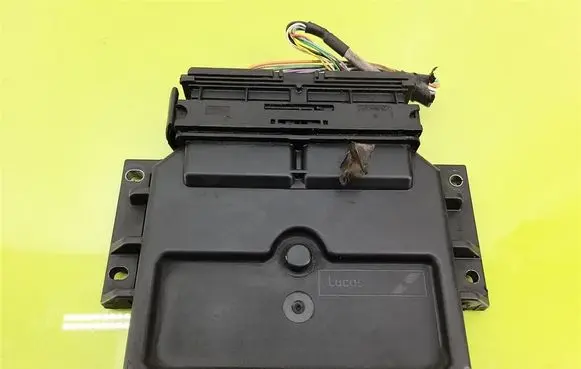 Renault Kangoo I Engine control unit/module 8200546935