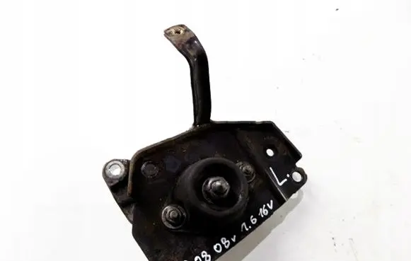 Peugeot 308 Engine mount bracket