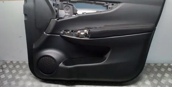 Nissan Qashqai Front door card panel trim 80976