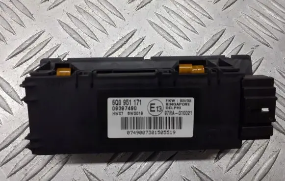 Volkswagen Polo IV 9N3 Alarm control unit/module 6Q0951171