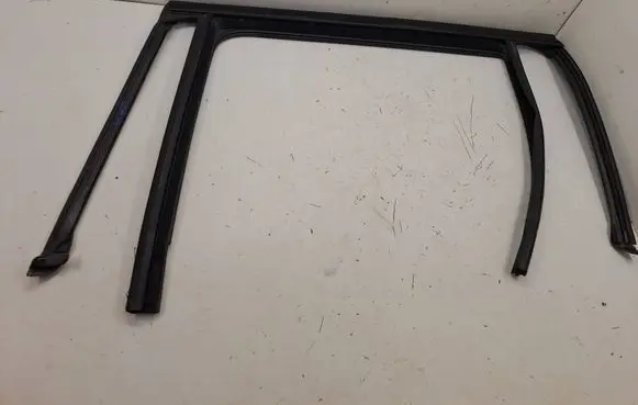 Mercedes-Benz GLC X253 C253 Rear door window/glass frame P379202