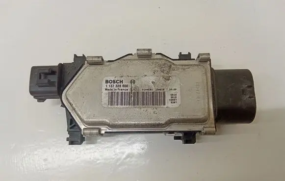 Mercedes-Benz CLA C117 X117 W117 Coolant fan relay 1137328656