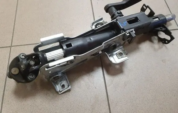 Volvo V70 Steering wheel axle P30776172