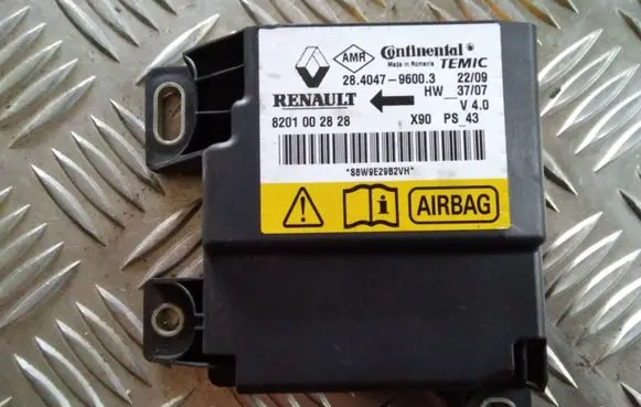 Dacia Sandero Airbag control unit/module 28404796003 8201002828