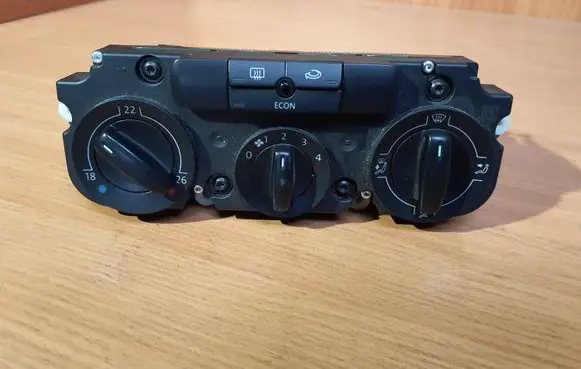 Volkswagen Touran I Climate control unit