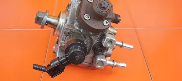 Ford Fiesta Fuel injection high pressure pump 0445010577 UGJC