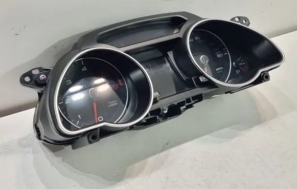 Audi A5 8T 8F Speedometer (instrument cluster) 8T0920983M