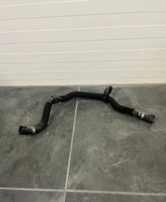 Coolant pipe/hose