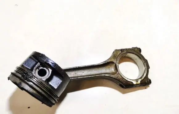 Ford Galaxy Piston with connecting rod 021E