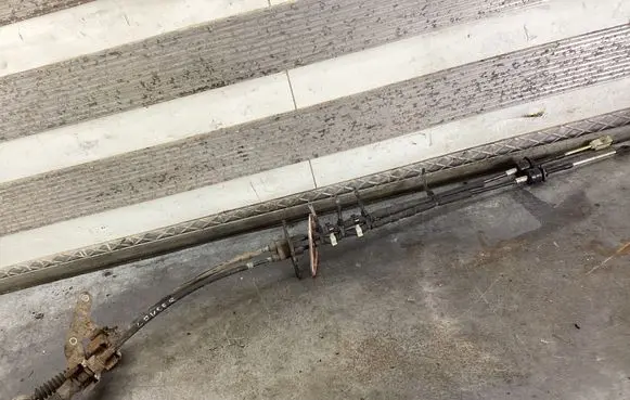 Mitsubishi Lancer Gear shift cable linkage 3H03