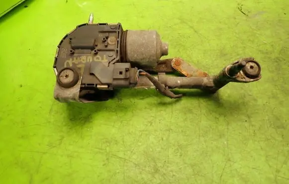 Volkswagen Touran I Front wiper linkage 