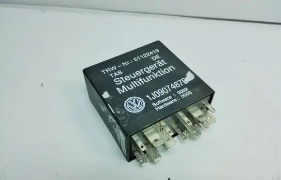 Volkswagen PASSAT B5.5 Other relay 61122413 1J0907487P