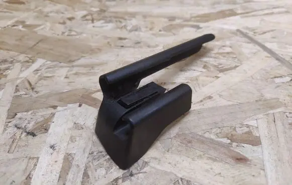 Maserati GranTurismo Front driver seat rail trim 080669500