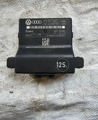 Volkswagen PASSAT B6 Gateway control module 3C0907530E 3C0907951