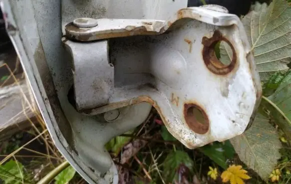Ford Ranger Front door upper hinge