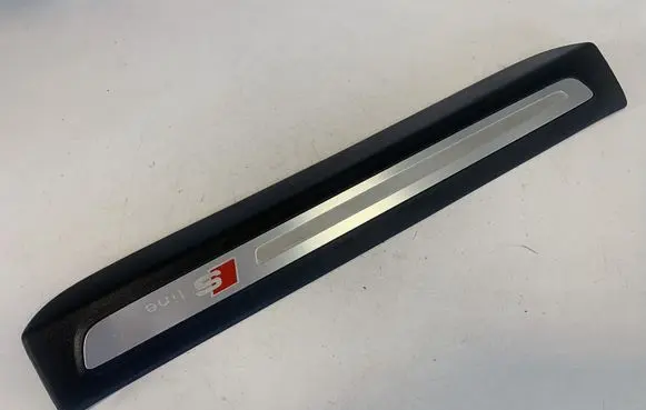 Audi Q7 4L Rear sill trim cover 4L0853375F