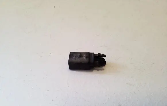 Volkswagen Amarok Outside/exterior temperature sensor 8Z0820535