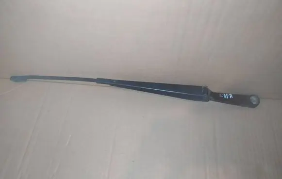Opel Zafira A Front wiper blade arm 90582558