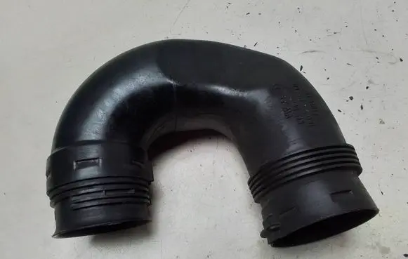 Audi A3 S3 8P Air intake duct part 1K0129618BQ