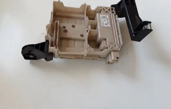 Toyota Aygo AB40 Fuse module 827300H030