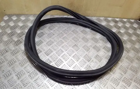 Audi A6 S6 C6 4F Trunk rubber seal (body) 