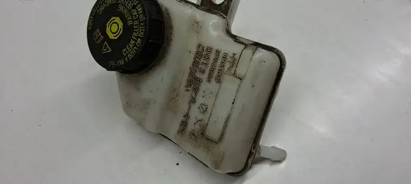 Nissan X-Trail T32 Brake fluid reservoir 97043852