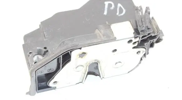 BMW X5 E70 Front door lock 7202144
