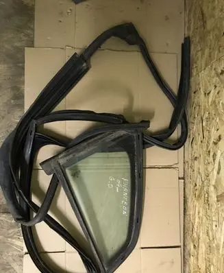 Land Rover Freelander Rear vent window glass 43R001404