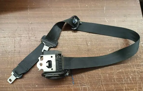 Renault Trafic II (X83) Middle seatbelt (rear) 