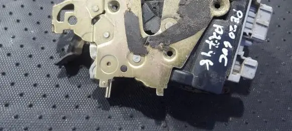 Peugeot 605 Front door lock