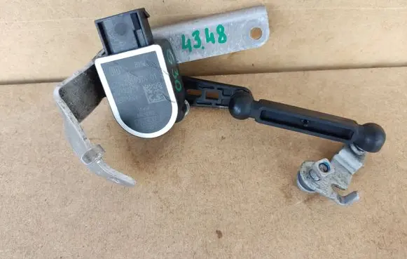 BMW 5 G30 G31 G38 Headlight/headlamp level sensor 37142959574 3714869137 6673097